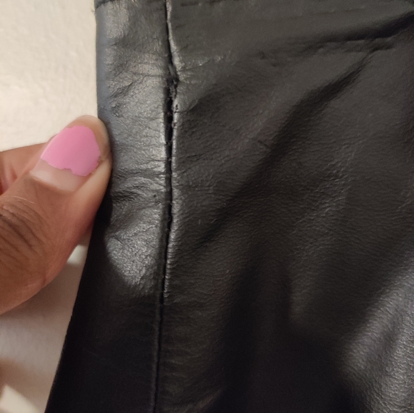 Byrne's & Baker Black Leather Mini Skirt, size 8 - Picture 5 of 5